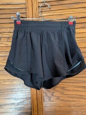 Lululemon Athletica Hotty Hot shorts in black Size 6 Tall